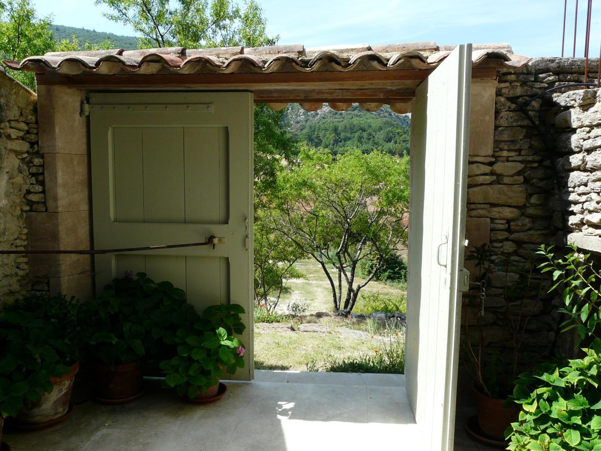 Вилла 19Th Century Provencal Mas With Pool In Provence In The Luberon, Sleeps 6 Лакост Экстерьер фото